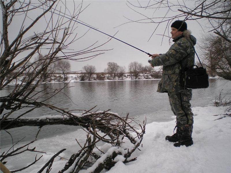 Спінінг на зимовій річці
